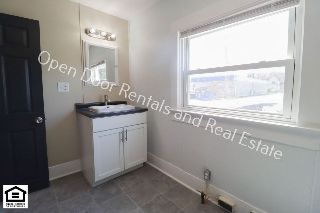 1327 S Cedar St - Photo 7 of 12