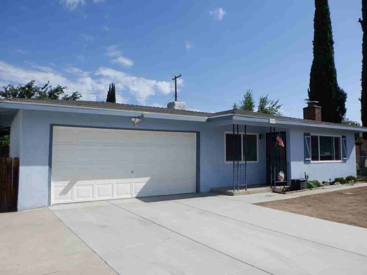 209 Pine Ct - Photo 3 of 4