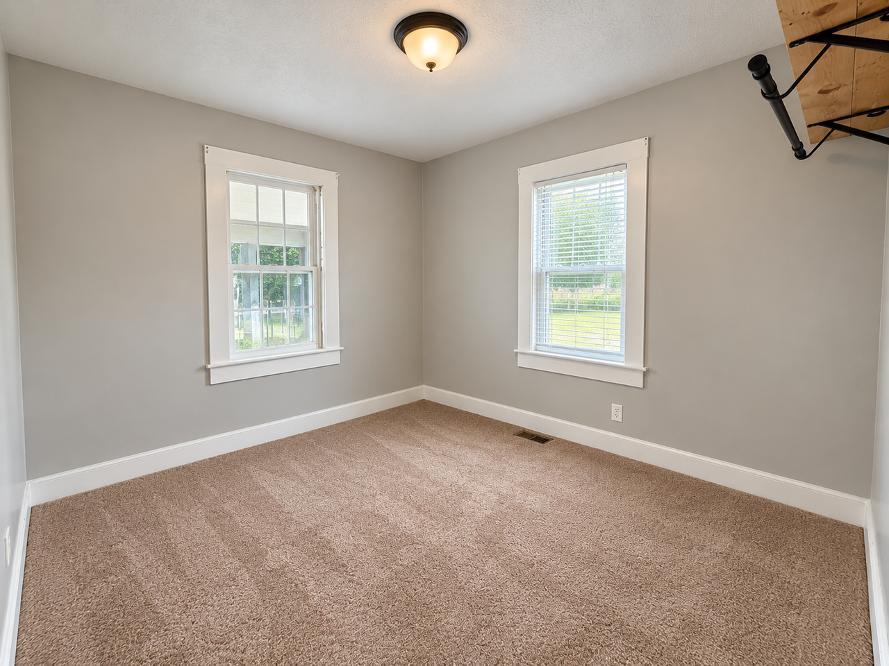 1449 Miller St - Photo 3 of 7