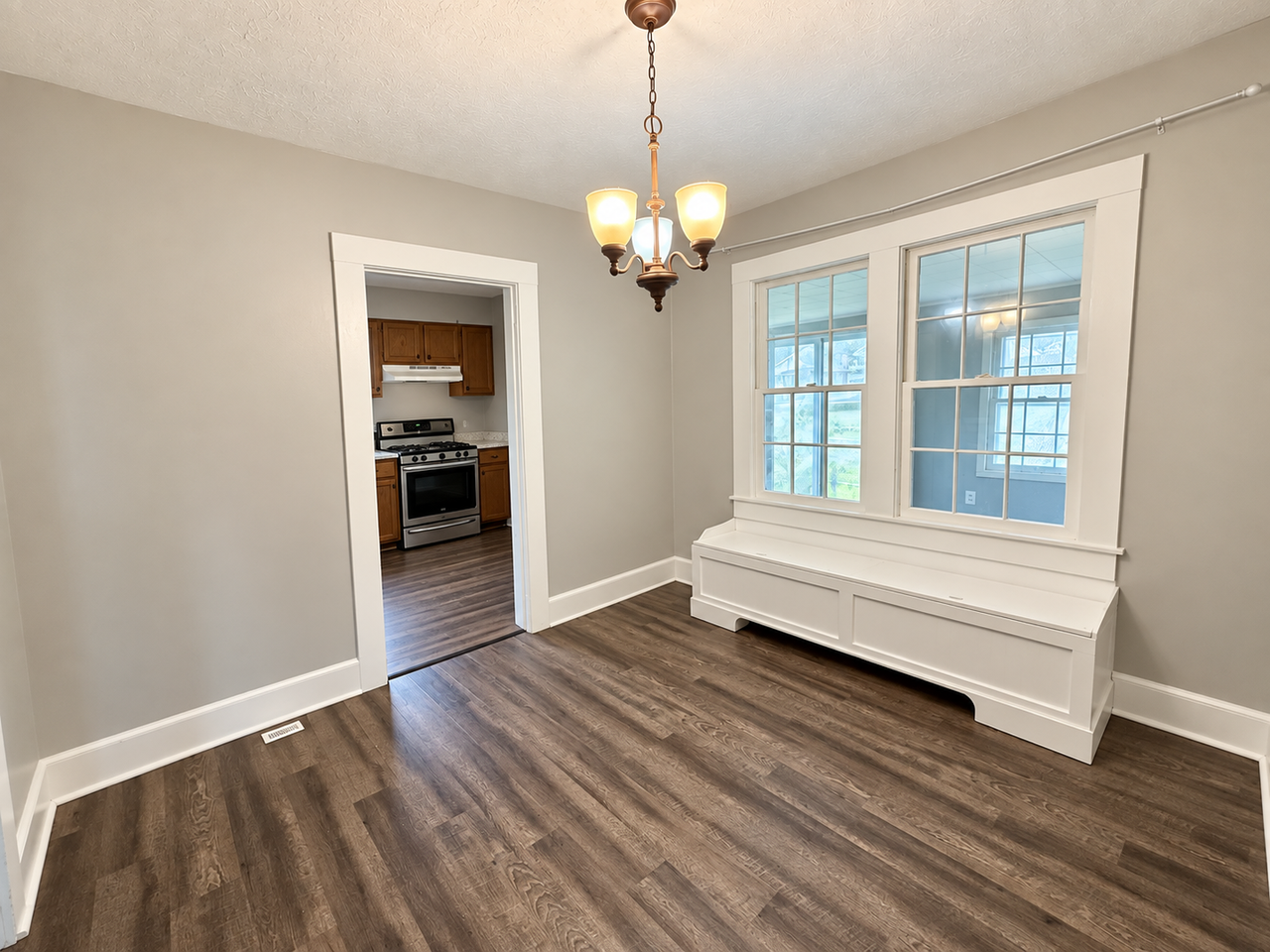 1449 Miller St - Photo 4 of 7