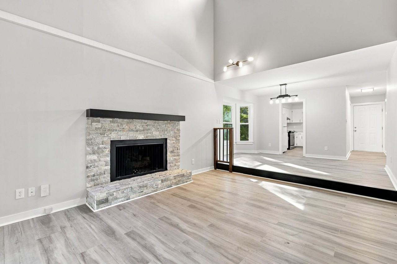 4011 Arckelton Dr - Photo 3 of 31