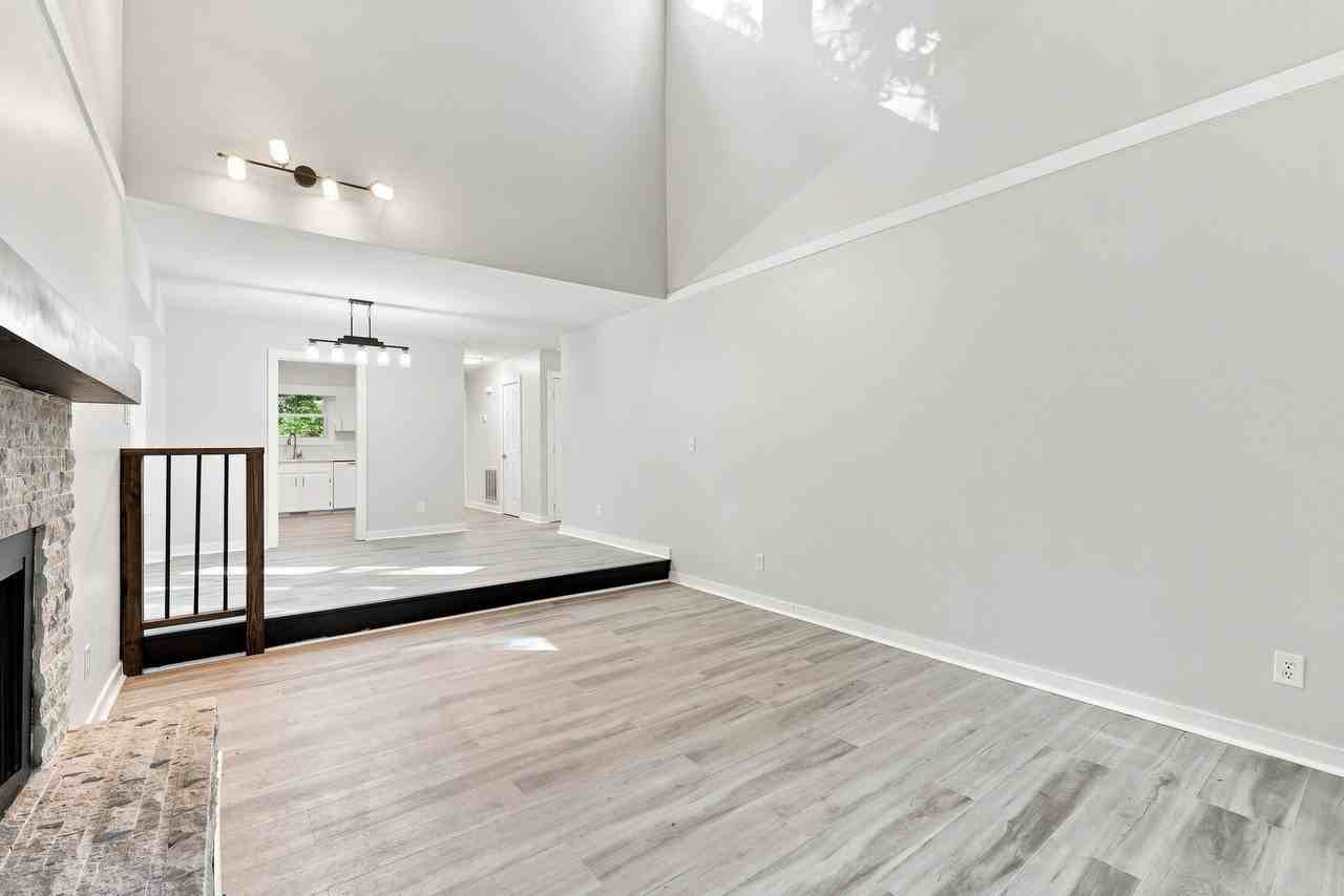 4011 Arckelton Dr - Photo 4 of 31
