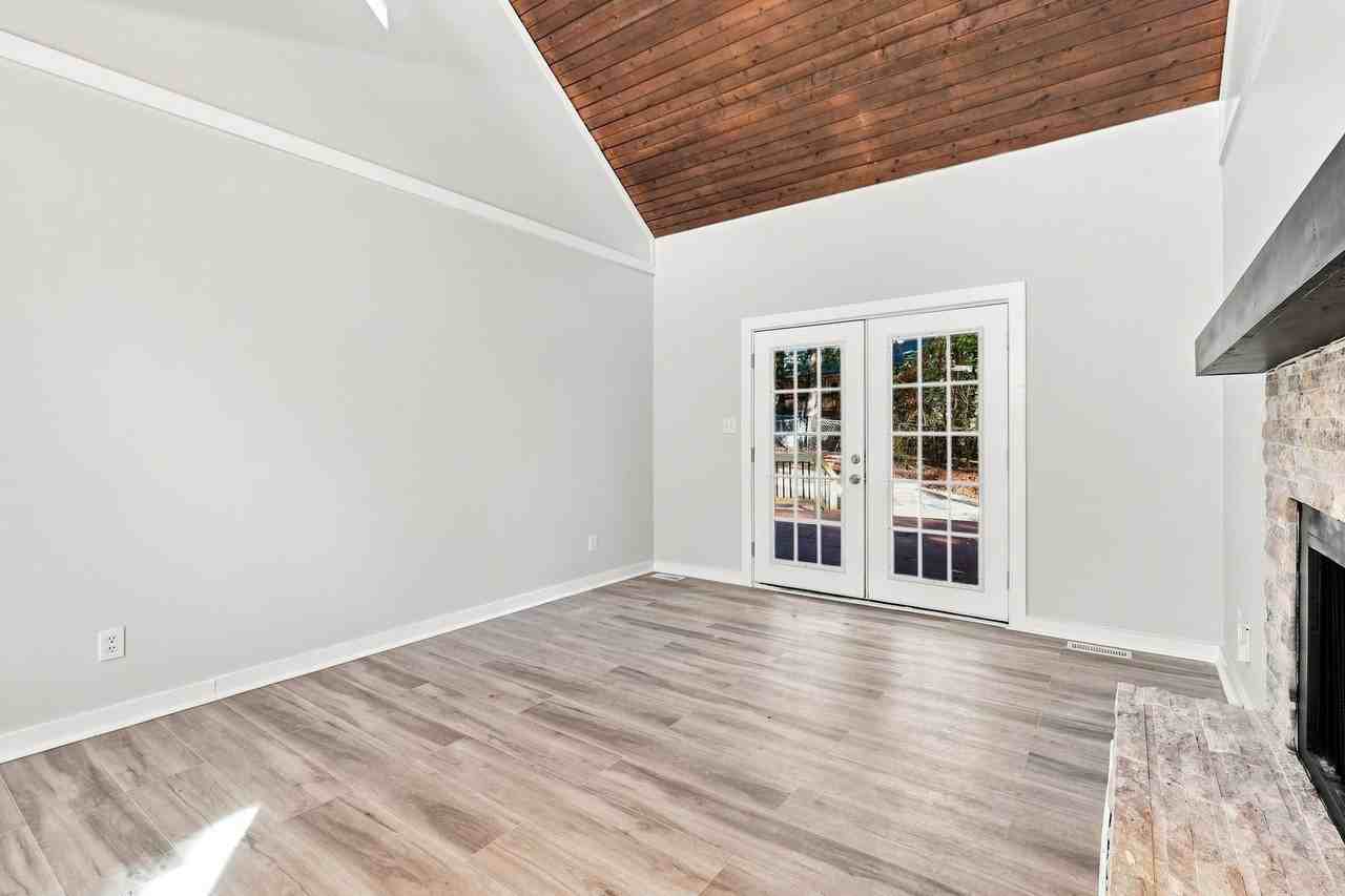 4011 Arckelton Dr - Photo 5 of 31