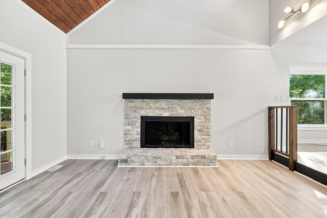 4011 Arckelton Dr - Photo 6 of 31