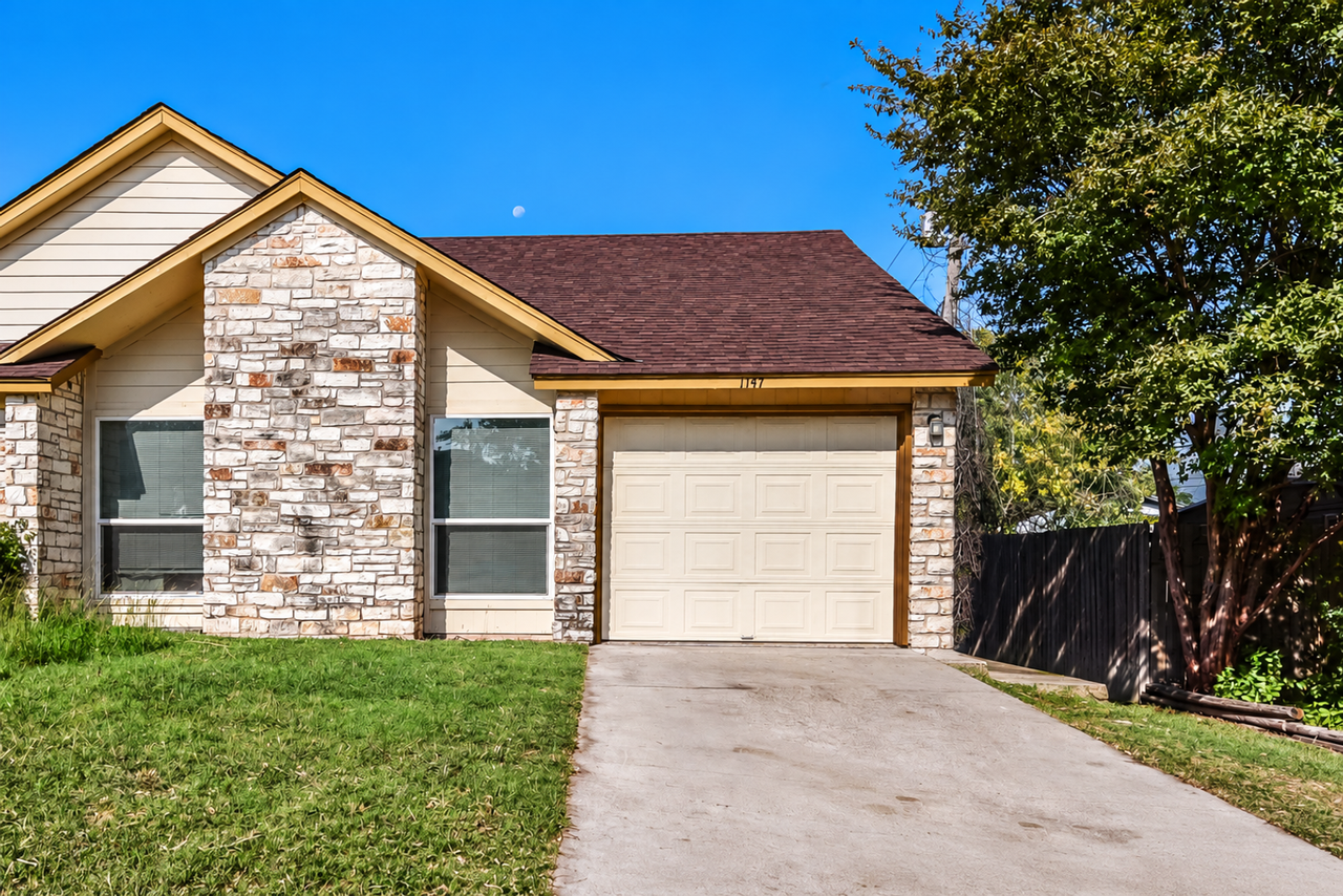 1147 Royal Crest Dr - Photo 2 of 15
