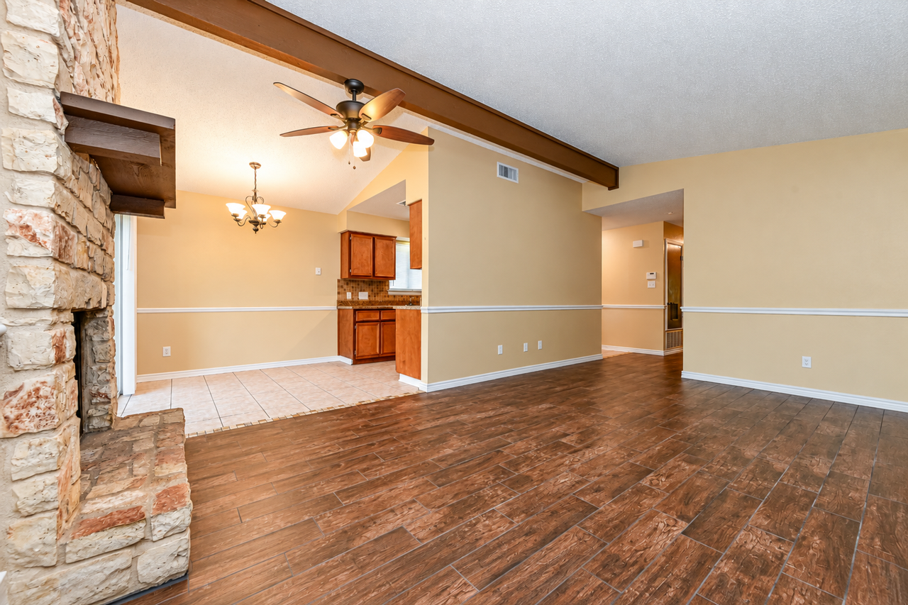 1147 Royal Crest Dr - Photo 6 of 15