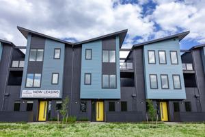 featured image of 1716 Se Columbia River Dr