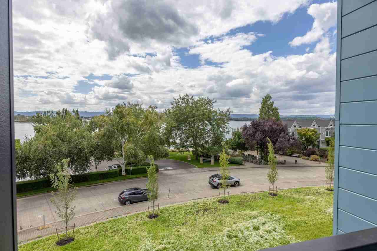 1716 Se Columbia River Dr - Photo 4 of 33