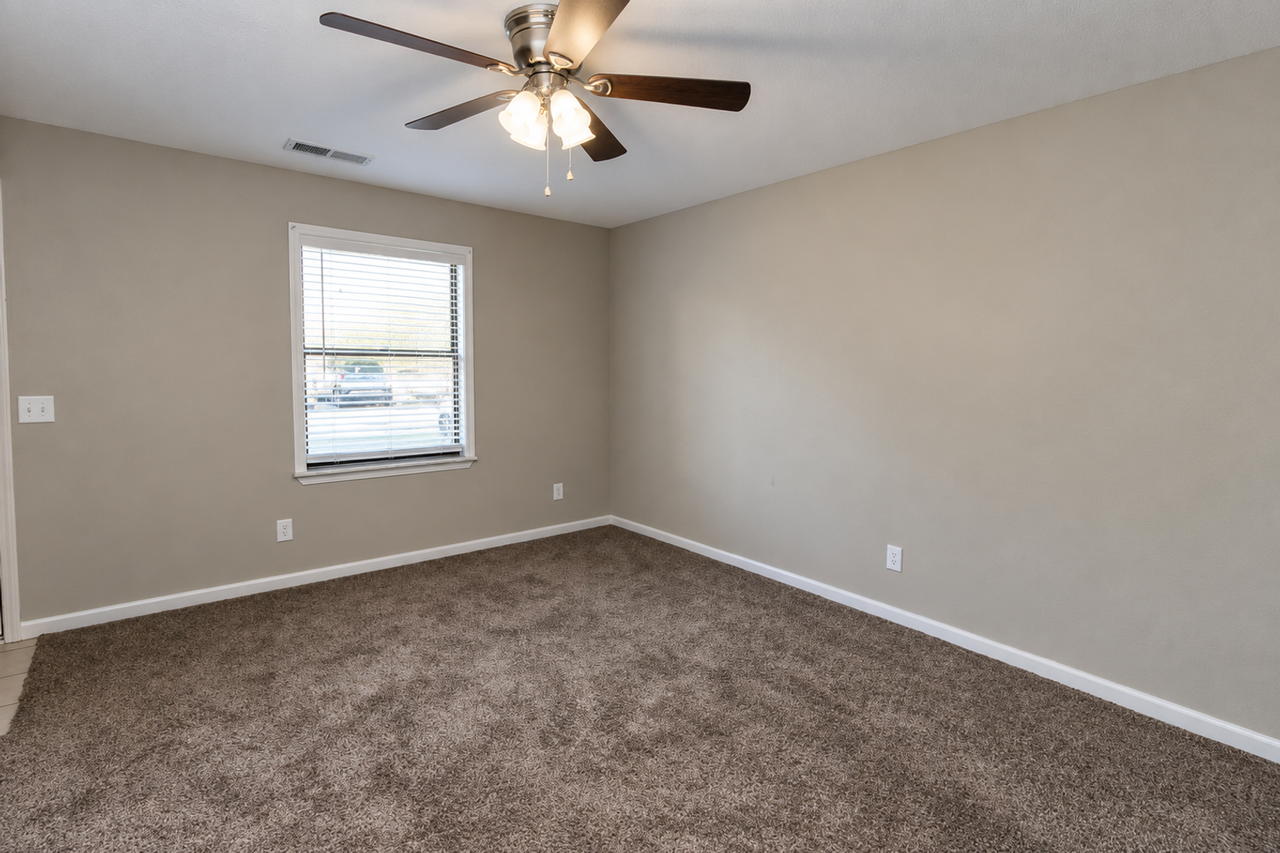 5612 S Jefferson Ave - Photo 4 of 21