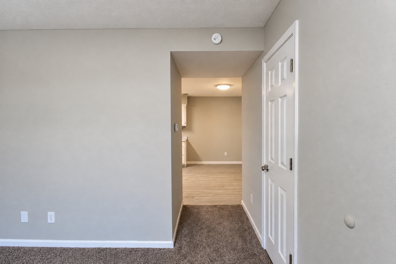 5612 S Jefferson Ave - Photo 5 of 21