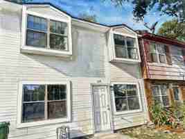 featured image of 719 Elaine St