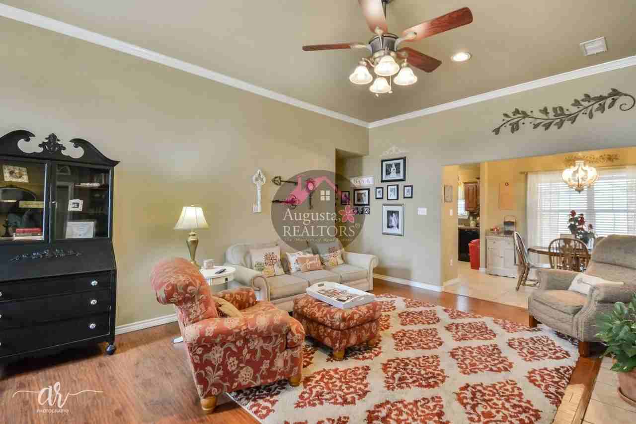3234 Valley Forge Rd - Photo 2 of 17