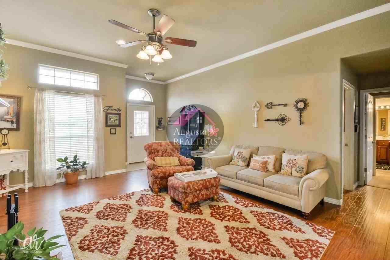 3234 Valley Forge Rd - Photo 3 of 17