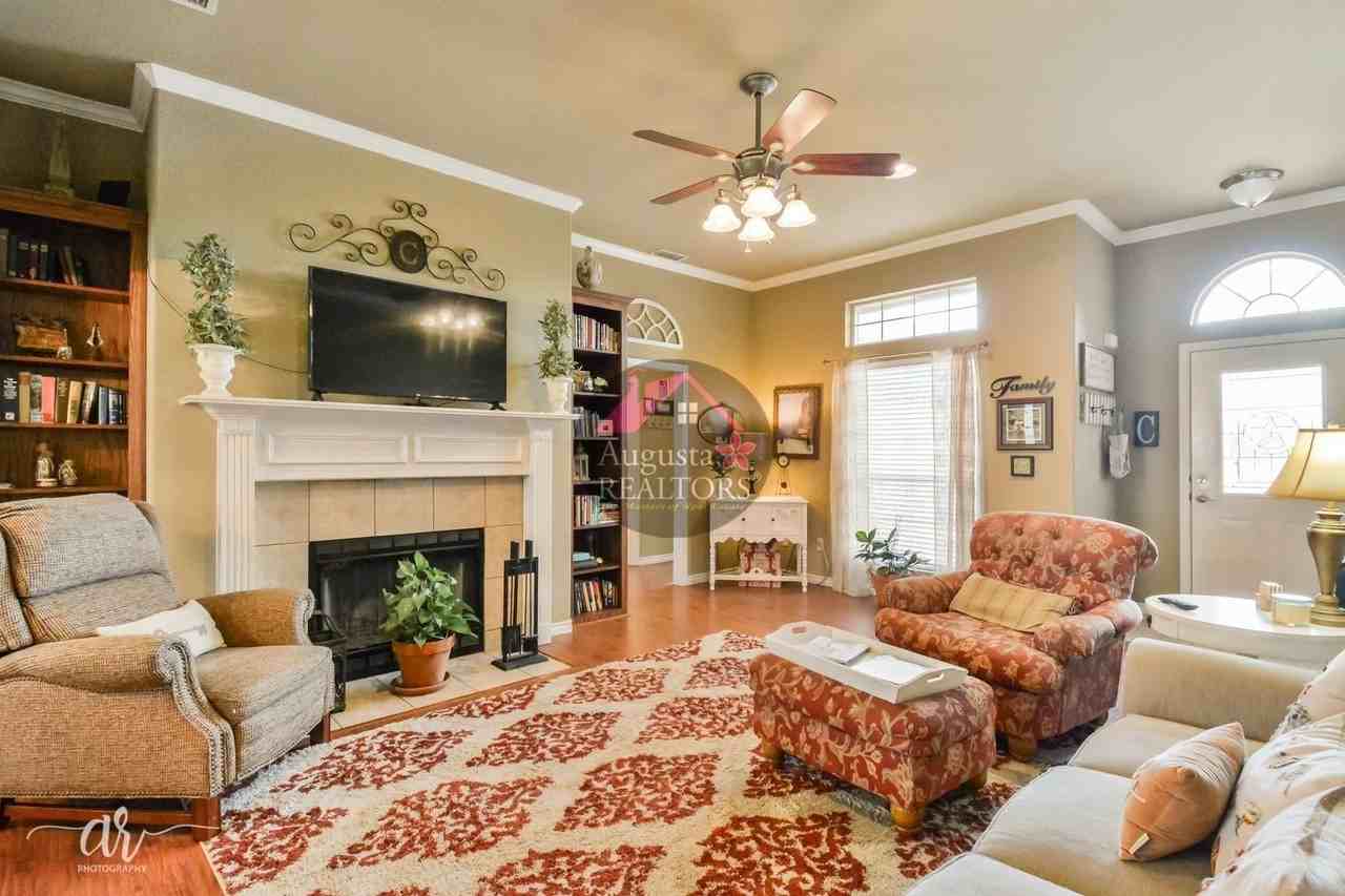 3234 Valley Forge Rd - Photo 4 of 17