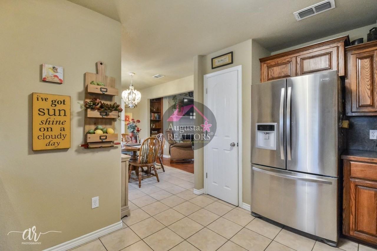 3234 Valley Forge Rd - Photo 5 of 17