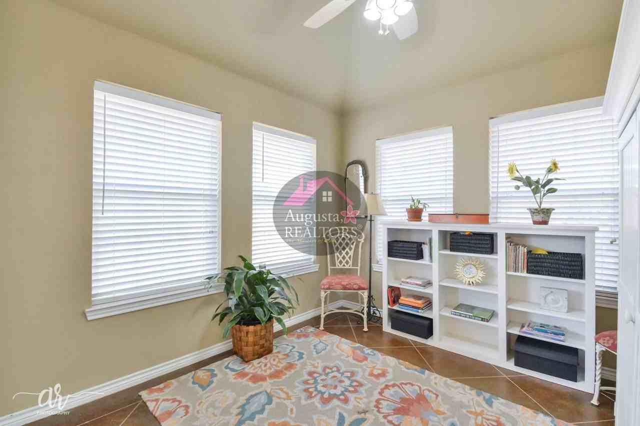 3234 Valley Forge Rd - Photo 6 of 17