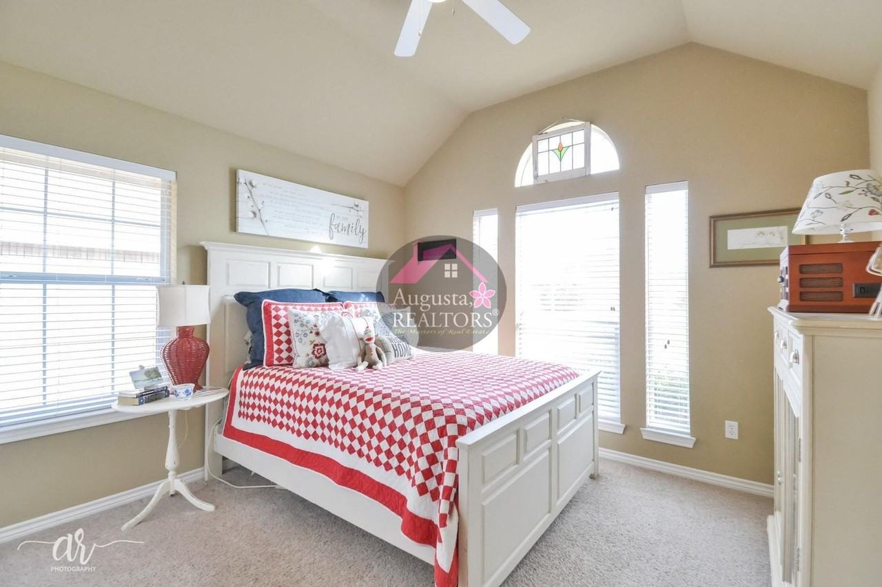 3234 Valley Forge Rd - Photo 7 of 17