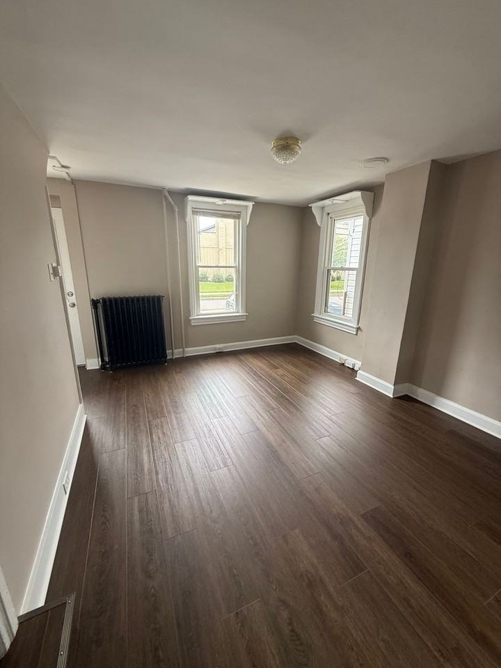412 E Franklin St - Photo 3 of 17