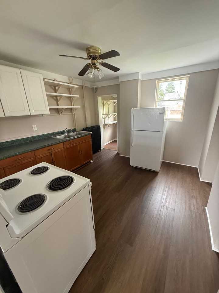 412 E Franklin St - Photo 5 of 17