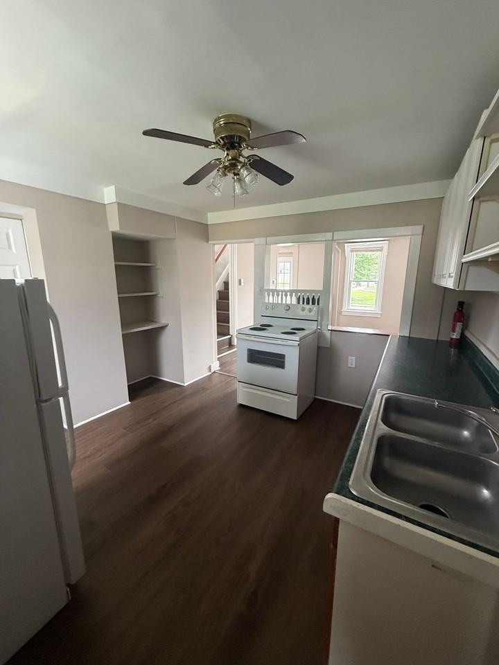 412 E Franklin St - Photo 6 of 17