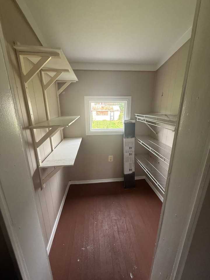 412 E Franklin St - Photo 7 of 17