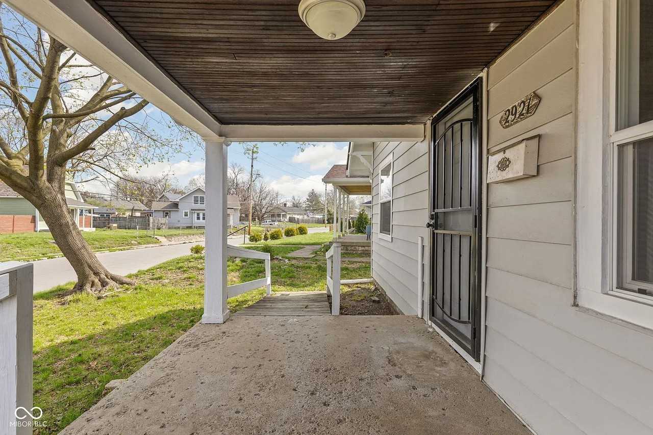 2921 Brookside Ave - Photo 3 of 19