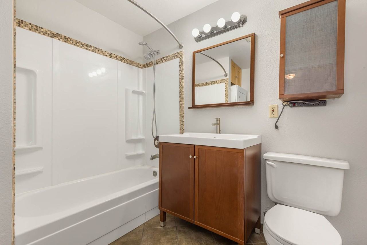710 N 160th St - Photo 4 of 18