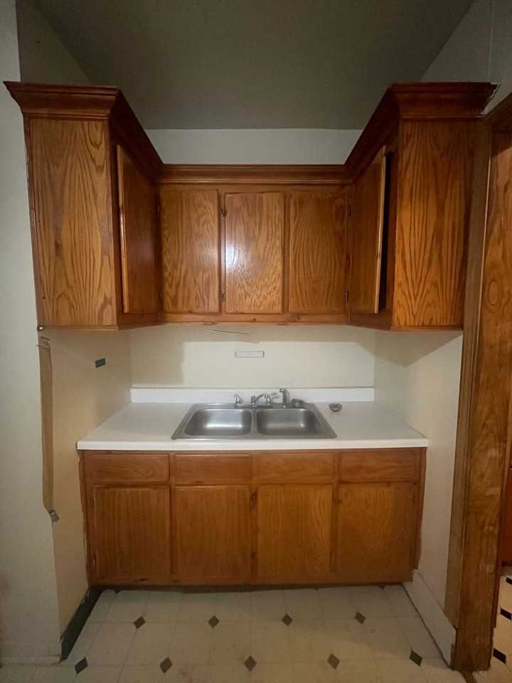 201 Shelter St - Photo 3 of 18