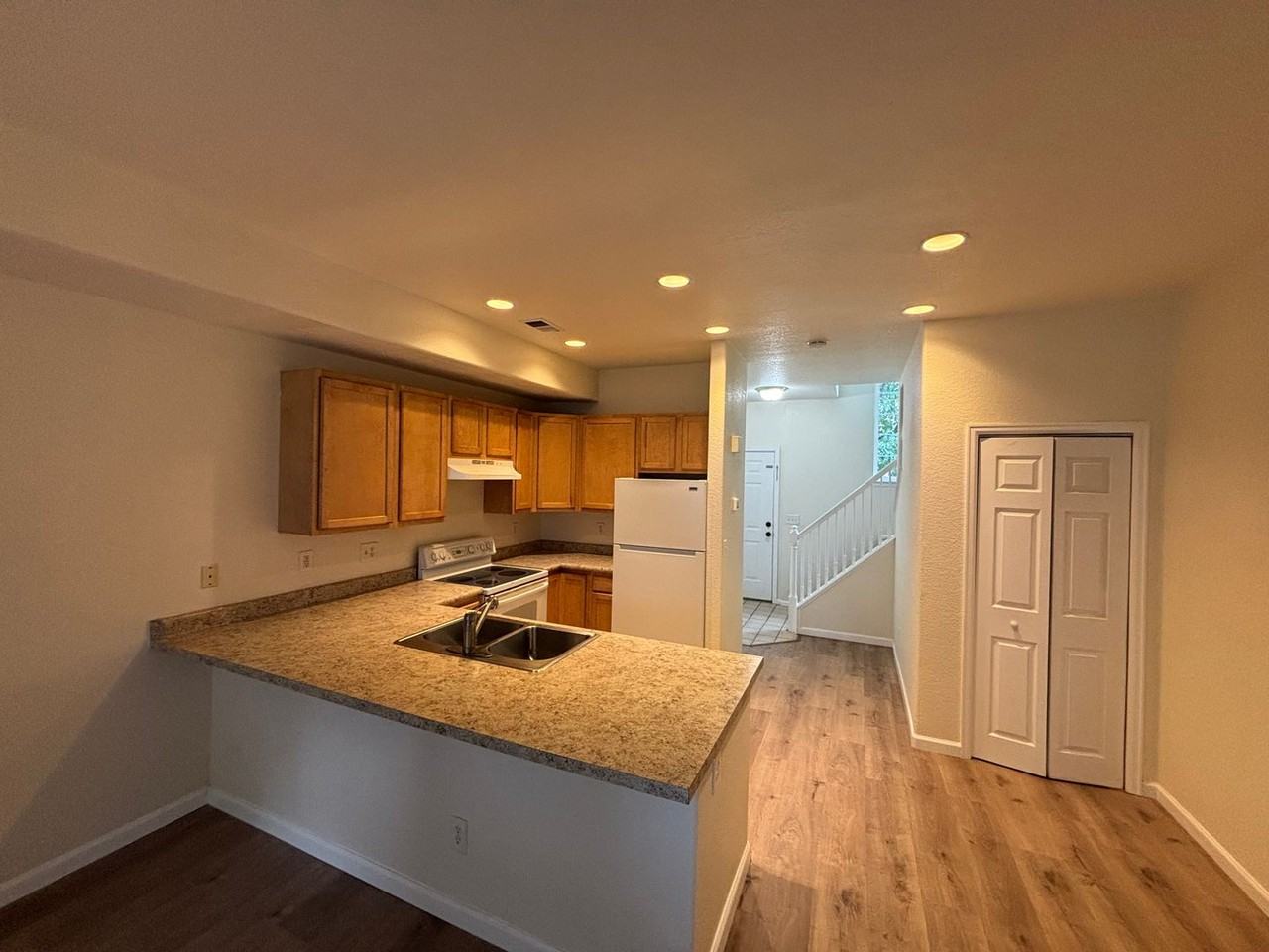2243 Coronado Pkwy N - Photo 6 of 20