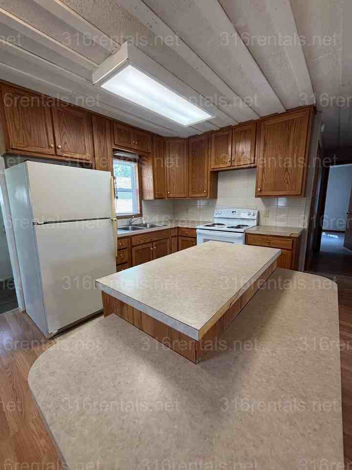 405 Hillcrest St - Photo 6 of 16