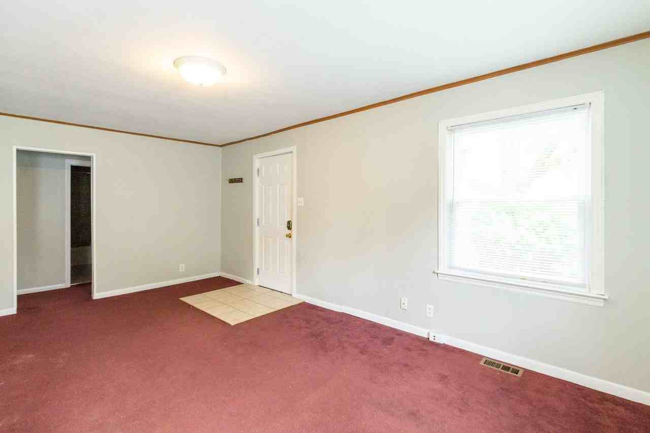 2017 N Maplewood Ave - Photo 4 of 14