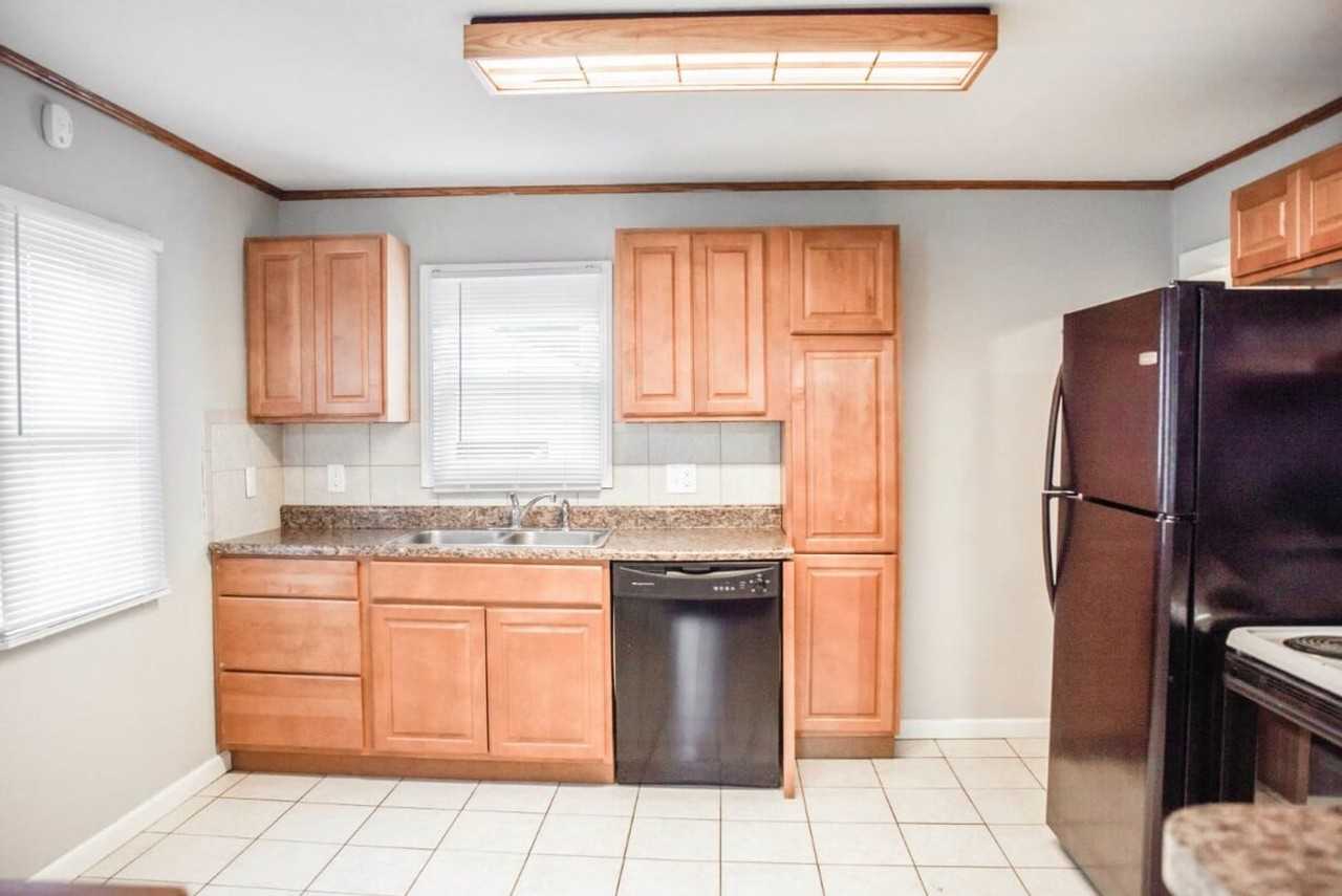 2017 N Maplewood Ave - Photo 6 of 14