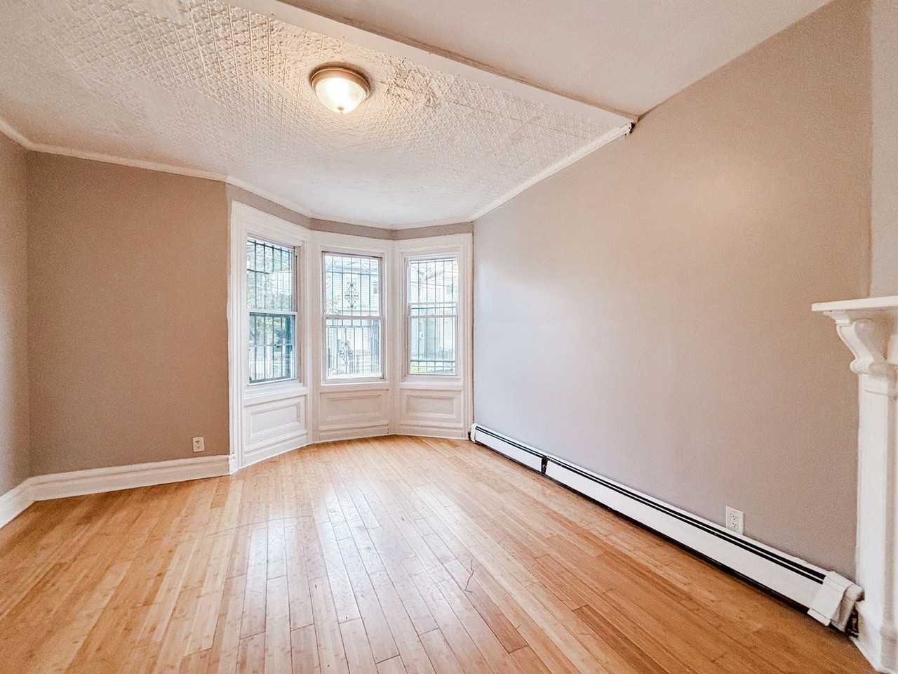 58 Voorhees St - Photo 3 of 27