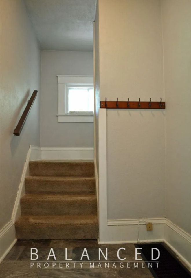 2910 Sw 17th St - Photo 2 of 10