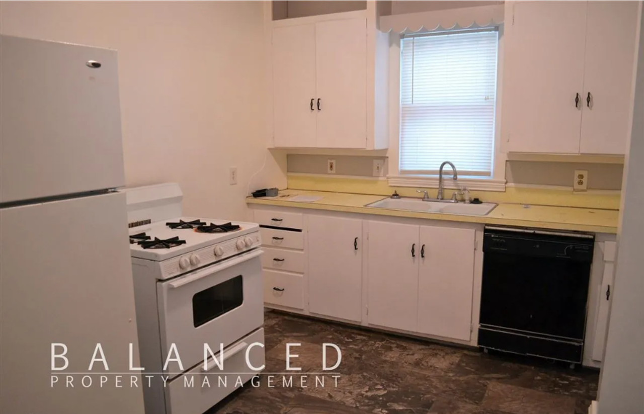 2910 Sw 17th St - Photo 4 of 10