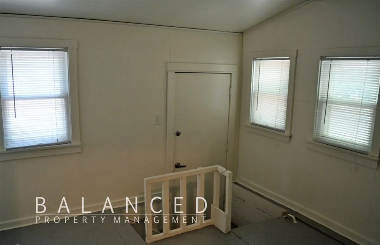 2910 Sw 17th St - Photo 5 of 10
