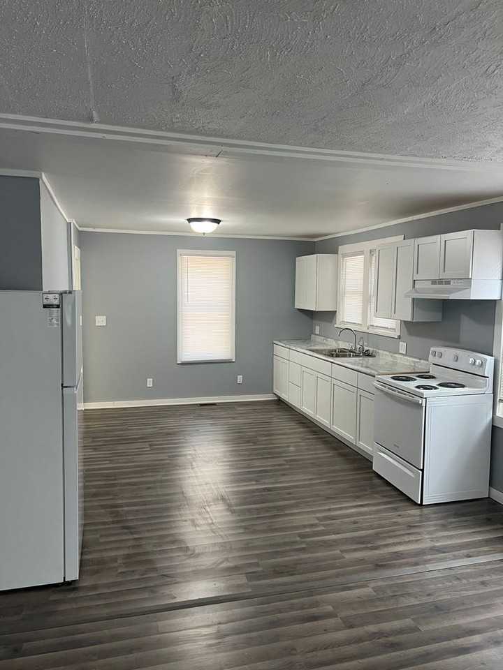 2528 S Lowell Ave - Photo 2 of 6