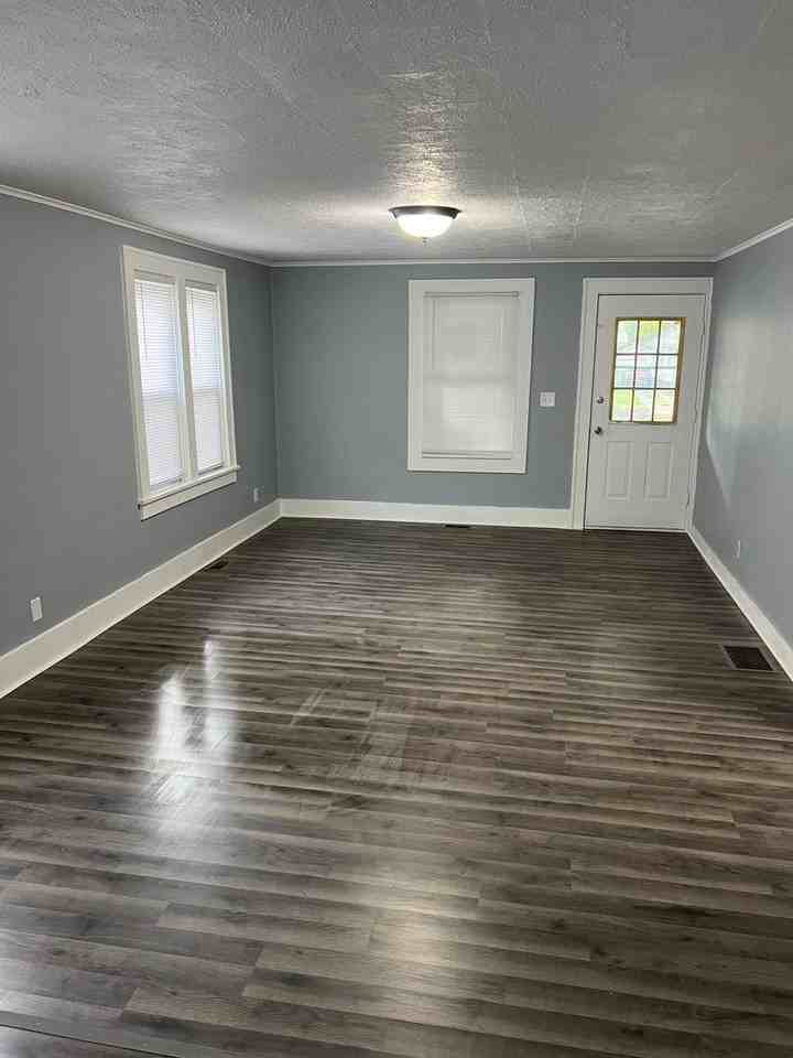 2528 S Lowell Ave - Photo 3 of 6