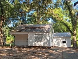 featured image of 2418 Alma St