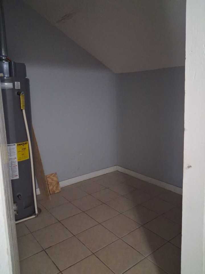 2418 Alma St - Photo 3 of 10