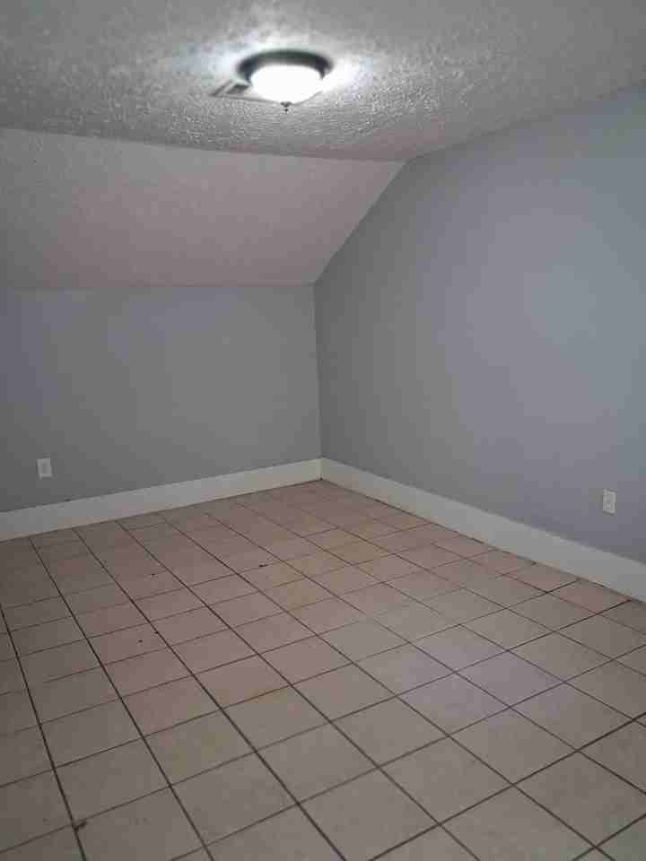 2418 Alma St - Photo 5 of 10