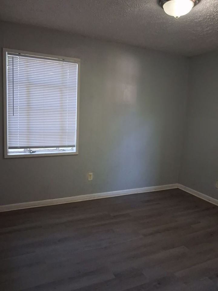 2418 Alma St - Photo 6 of 10