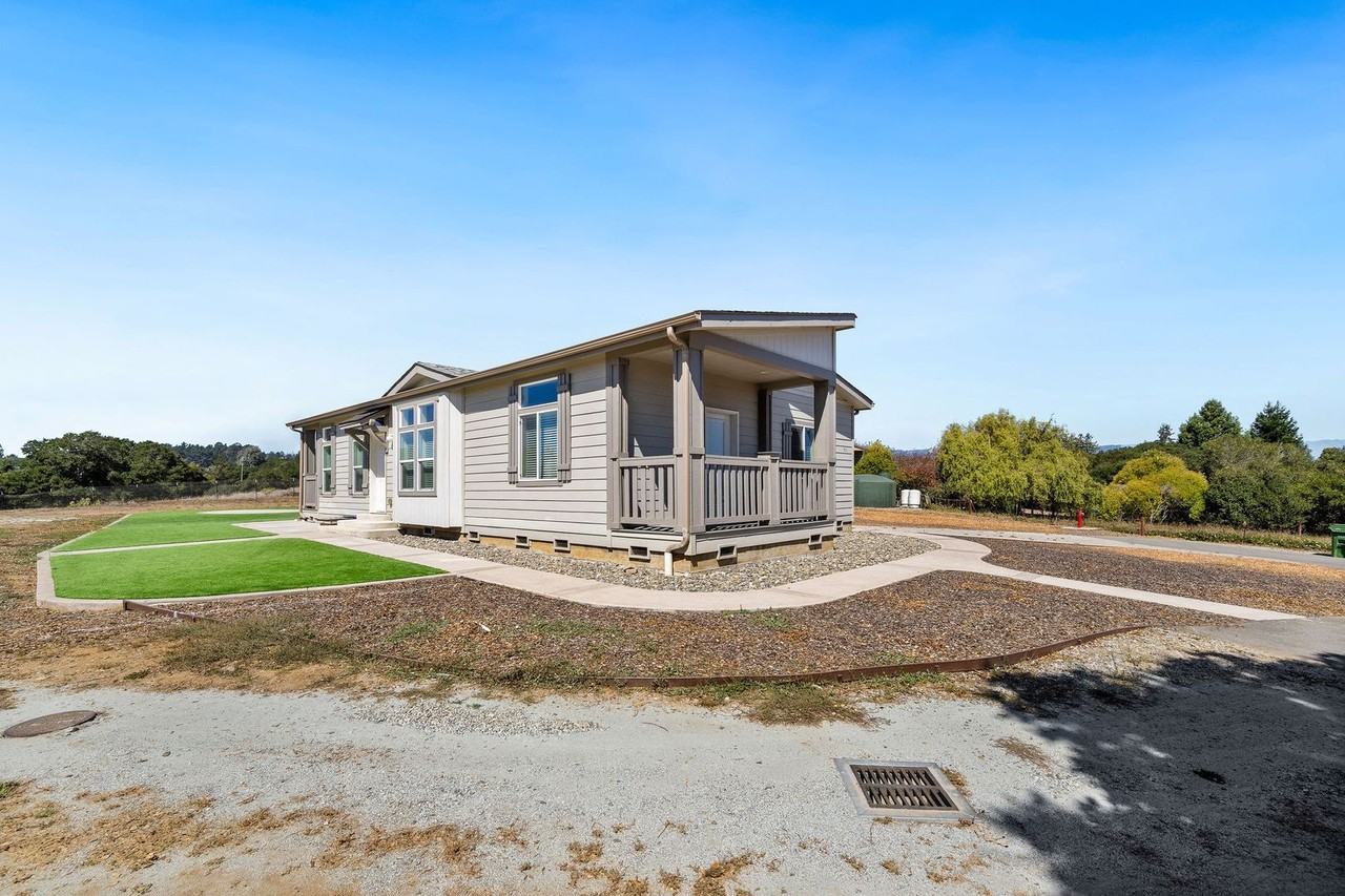 517 Calabasas Rd - Photo 5 of 50