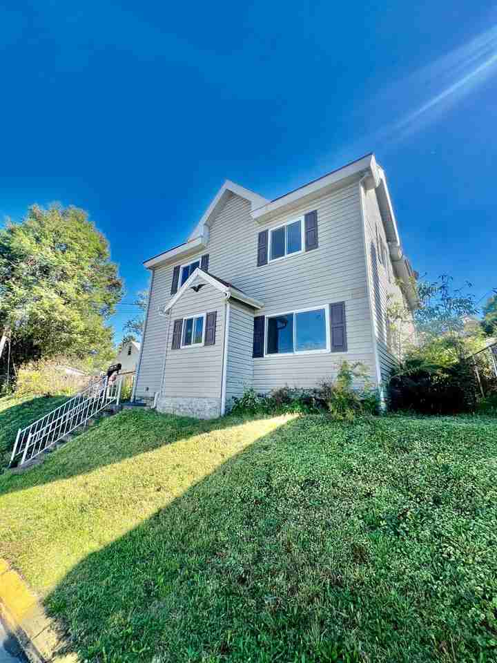 544 Melrose St - Photo 2 of 27