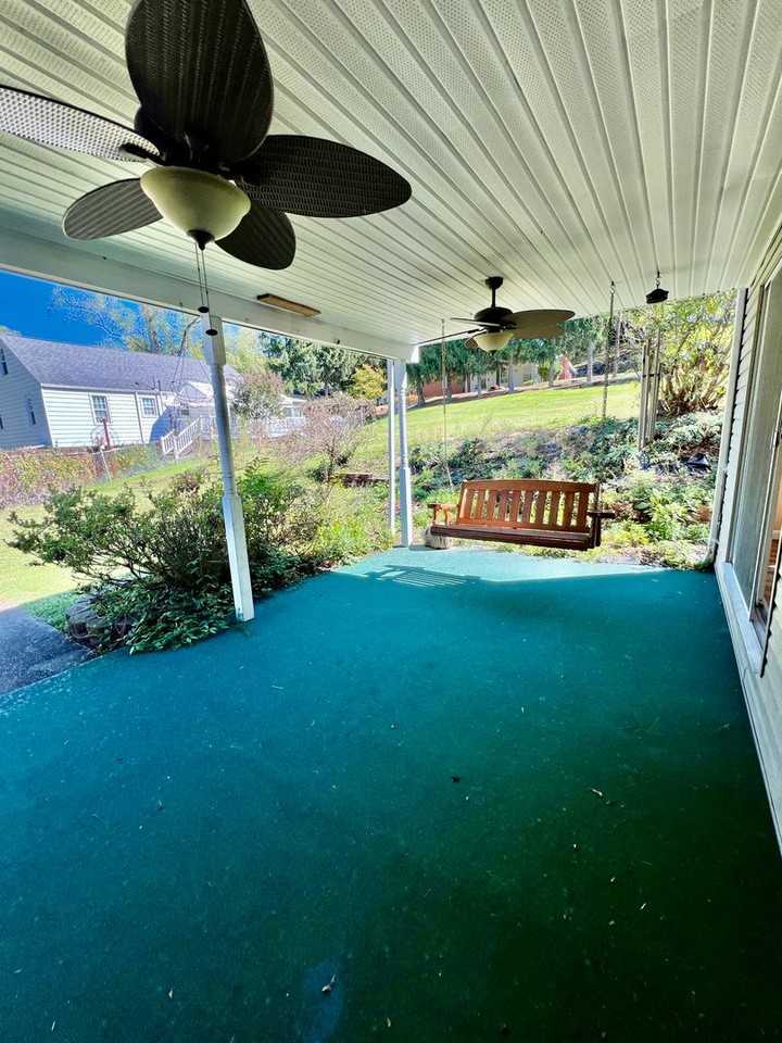 544 Melrose St - Photo 4 of 27