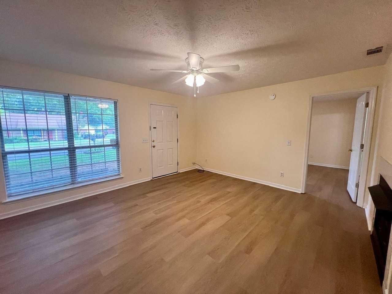 429 Jonquil Ct - Photo 3 of 18