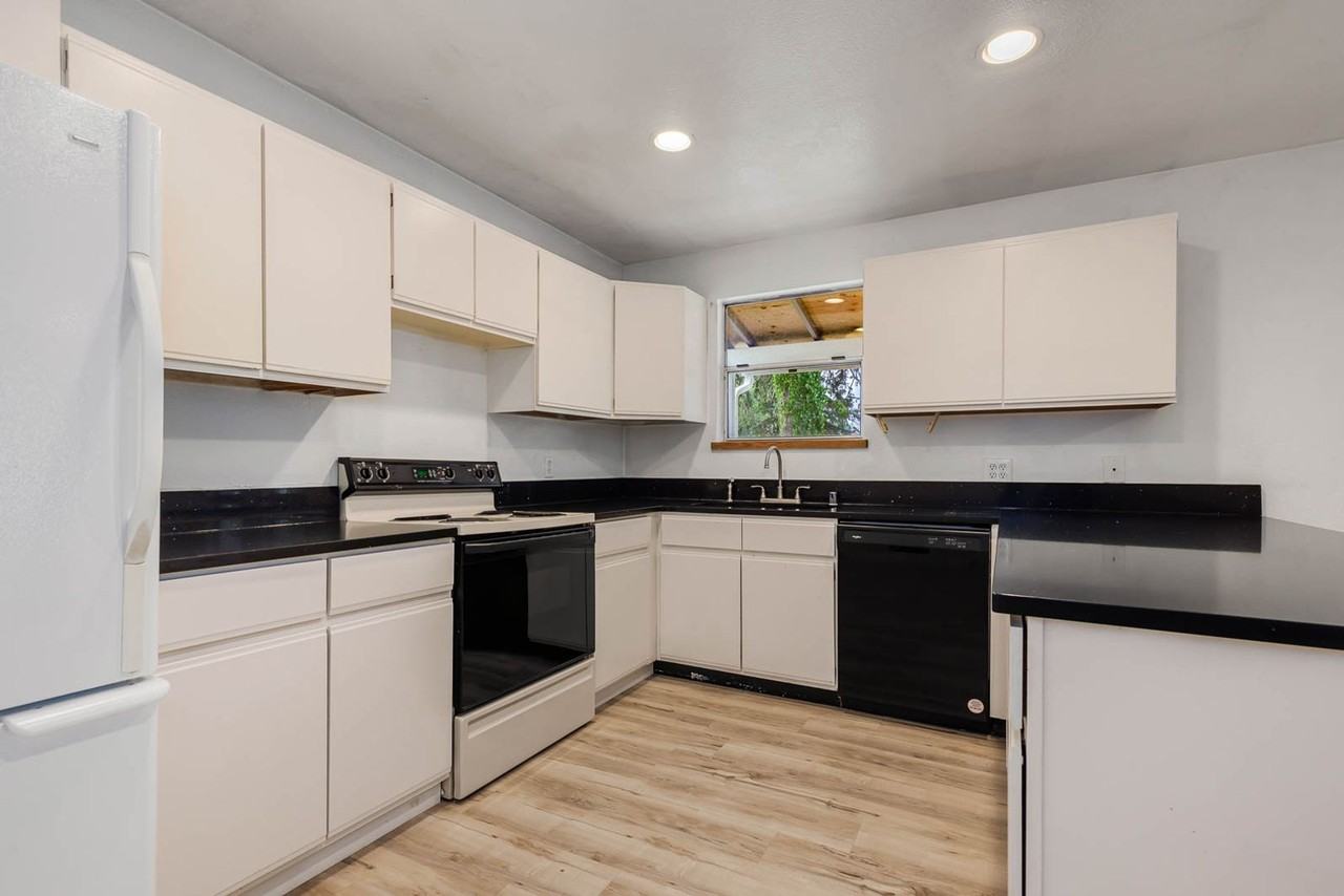 328 E 2nd St - Photo 6 of 17