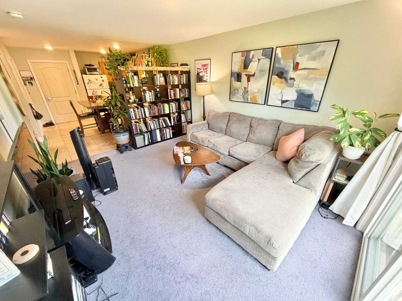 245 Pearl St - Photo 4 of 15