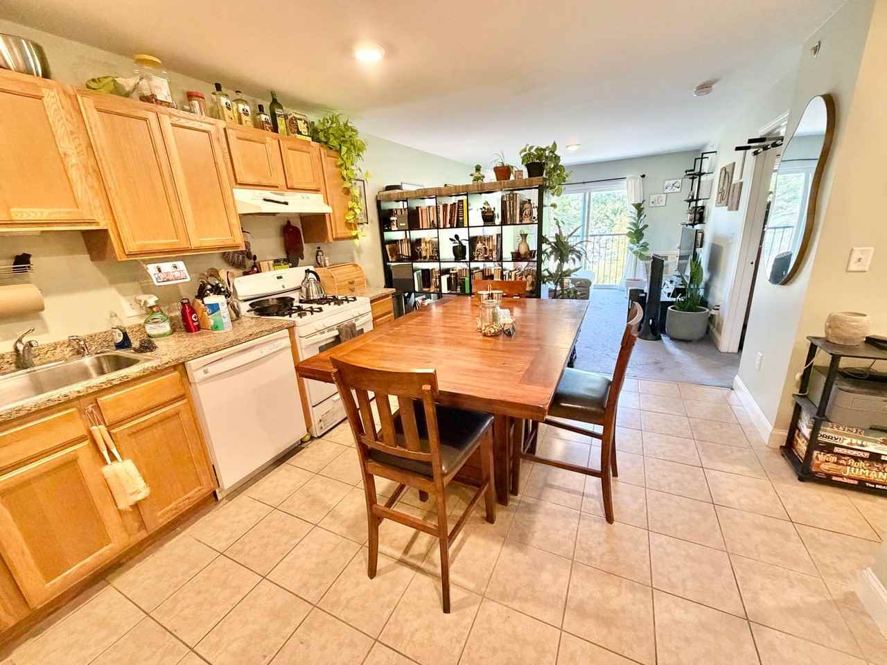 245 Pearl St - Photo 5 of 15