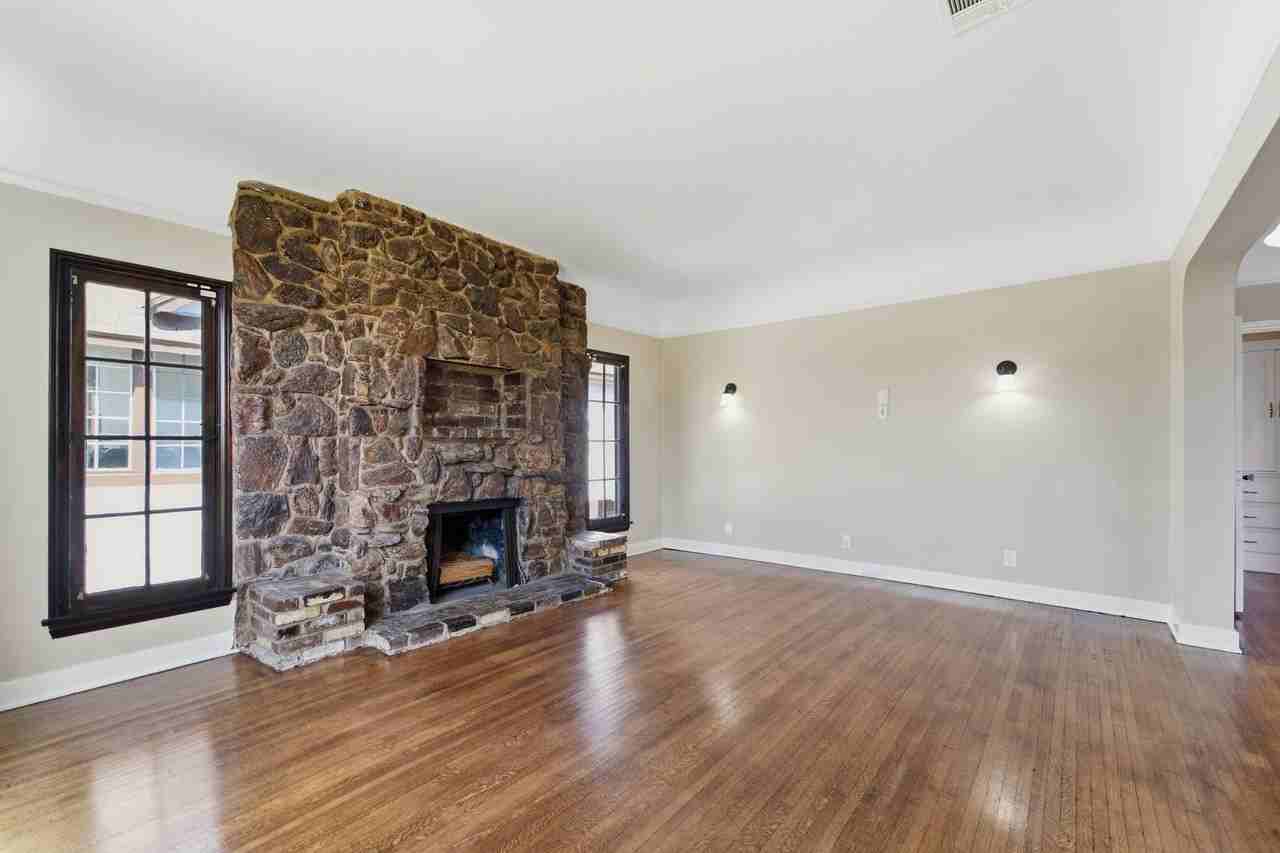 5616 S Rimpau Blvd - Photo 5 of 33